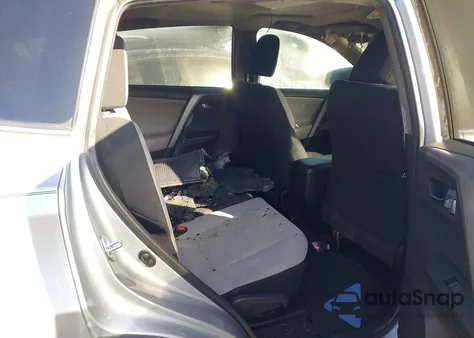 2017 Toyota Rav4 Xle z USA, uszkodzony, nr VIN 2T3WFREV8HW346760